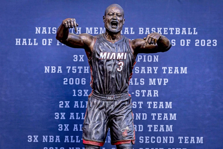 Dwyane Wade statue Photos of Heat star Honored